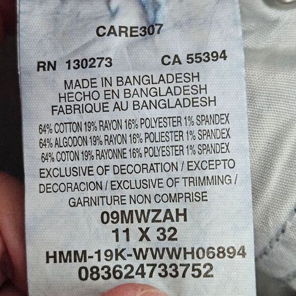 Wrangler Bootcut Jeans Women's 11x32 (30x31.5) Blue Embroidered Logo Patch EUC - Picture 3 of 9